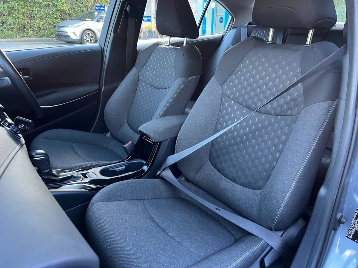 Toyota Corolla 1.8 HYBRID AUTO // ADAPTIVE CRUISE - Image 6