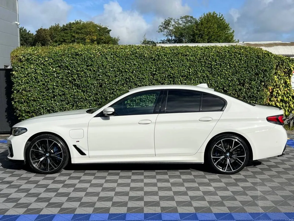 BMW 5-Series 530e M-SPORT COMPETITION PACK 2.0 HYB - Image 3