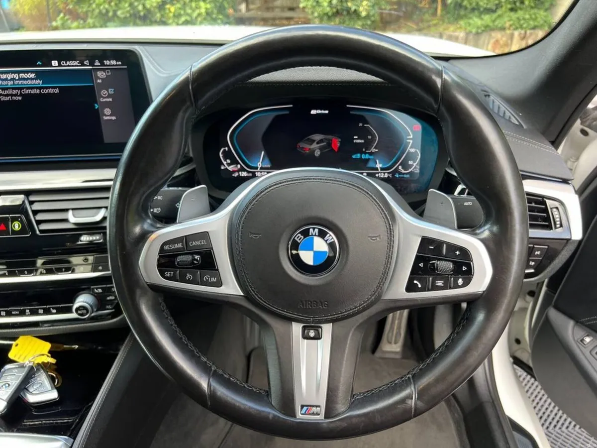 BMW 5-Series 530e M-SPORT COMPETITION PACK 2.0 HYB - Image 4
