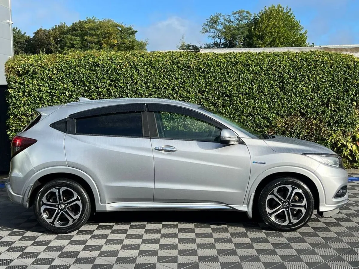 Honda Vezel 1.5 HYBRID AUTO //DIAMOND CUT ALLOYS / - Image 2