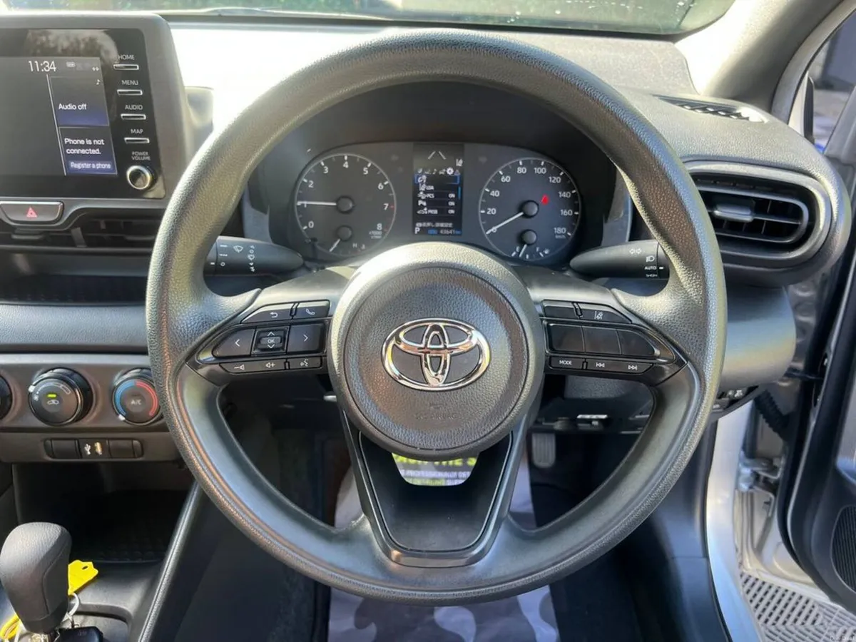 Toyota Yaris 1.0 AUTO // APPLE CARPLAY/ANDROID AUT - Image 4