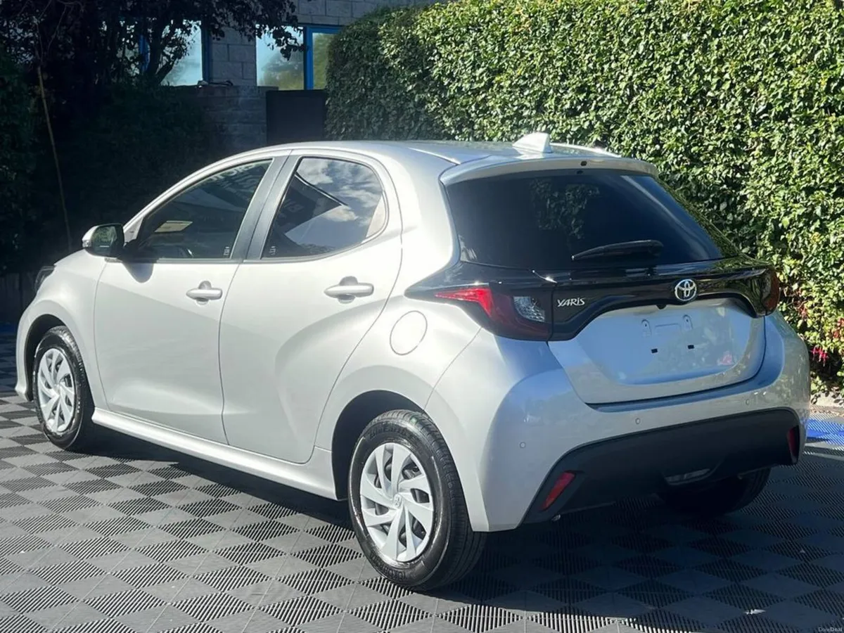 Toyota Yaris 1.0 AUTO // APPLE CARPLAY/ANDROID AUT - Image 5