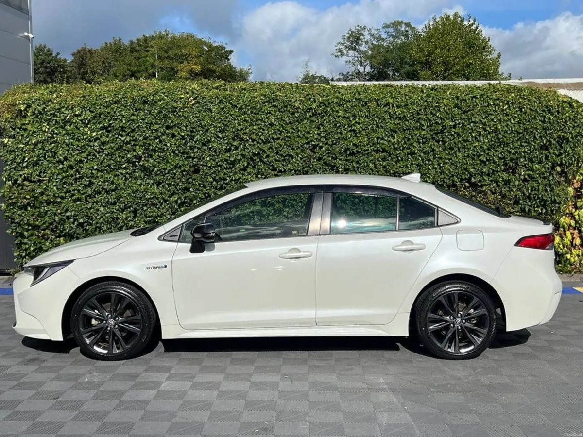 Toyota Corolla WXB 1.8 HYBRID AUTO // HALF LEATHER - Image 3