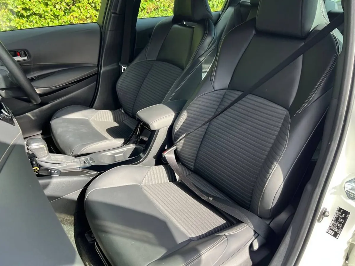 Toyota Corolla WXB 1.8 HYBRID AUTO // HALF LEATHER - Image 6