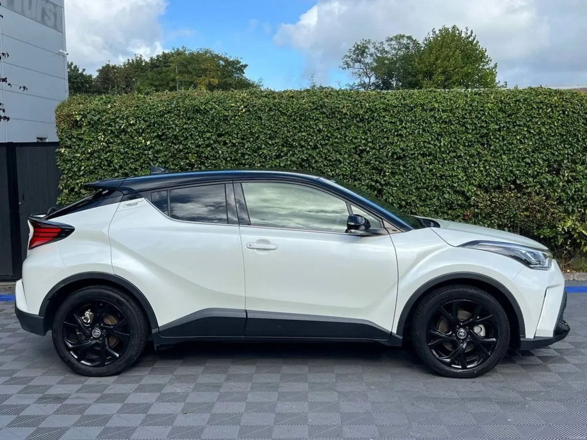 Toyota C-HR G-NERO PACK 1.8 HYBRID AUTO // APPLE C - Image 2