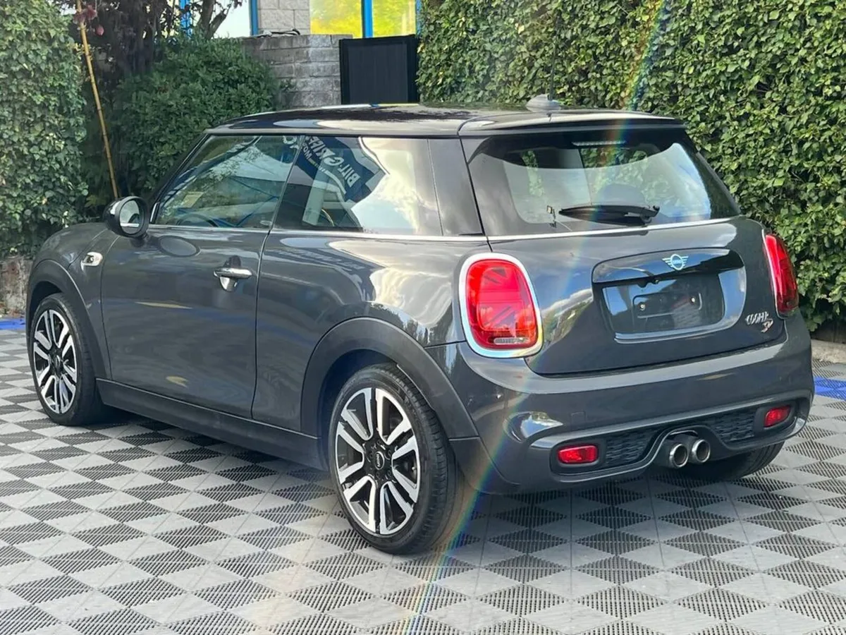 Mini Cooper SD 2.0 AUTO // ADAPTIVE CRUISE CONTROL - Image 5