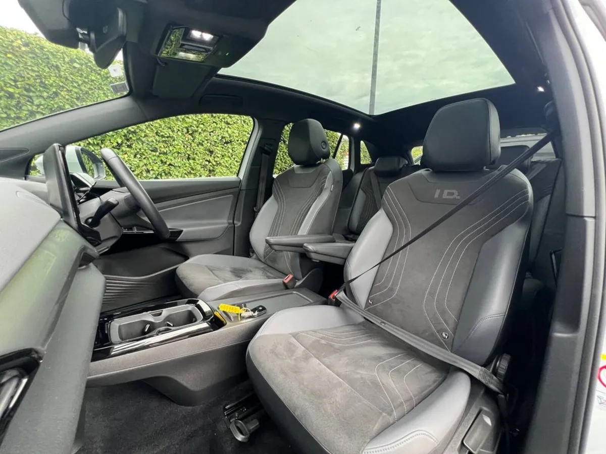 Volkswagen ID.4 PURE 52KWH // PANORAMIC SUNROOF // - Image 2