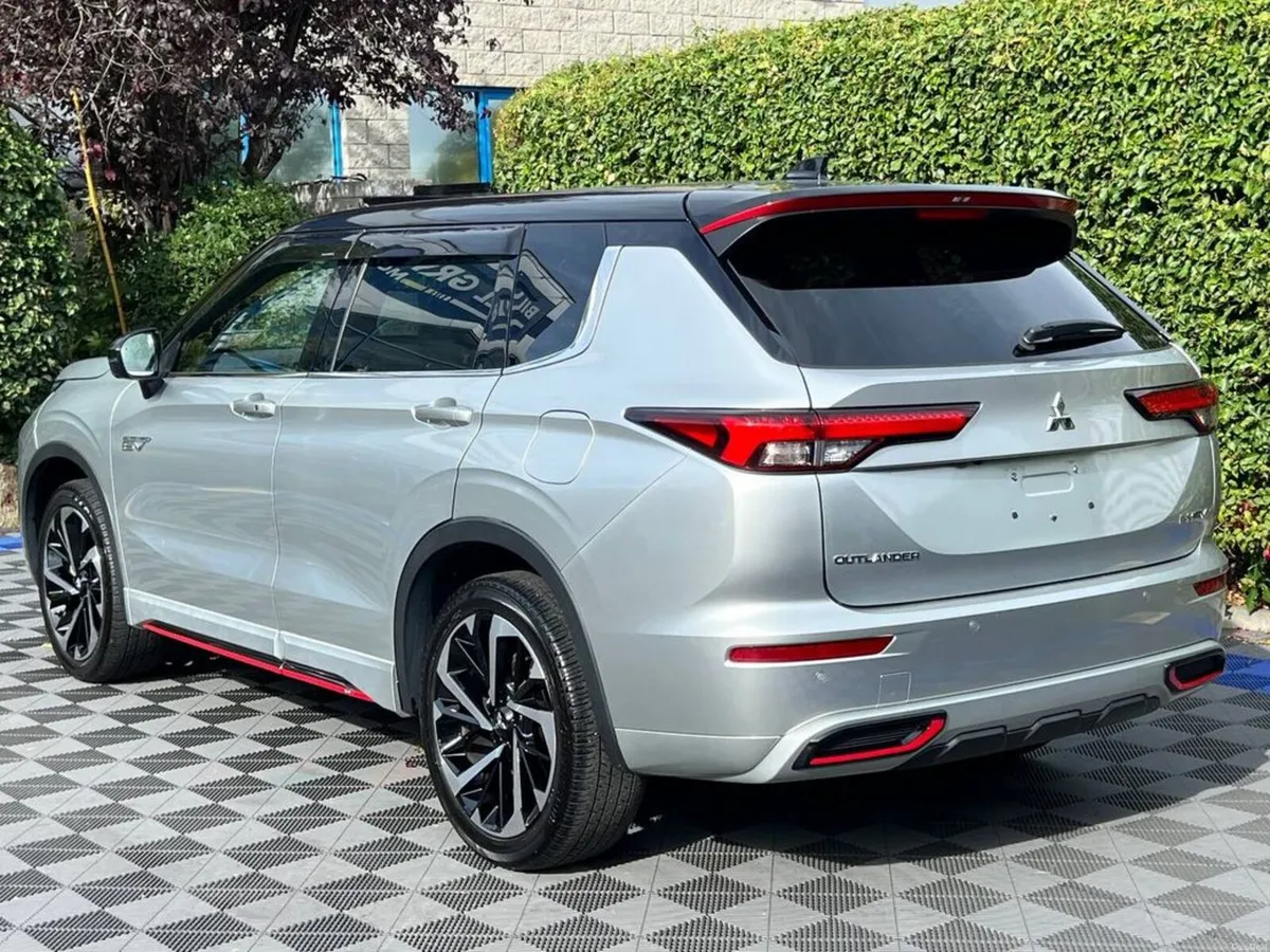 Mitsubishi Outlander 7-SEATER 2.4 HYBRID AUTO ** H - Image 6