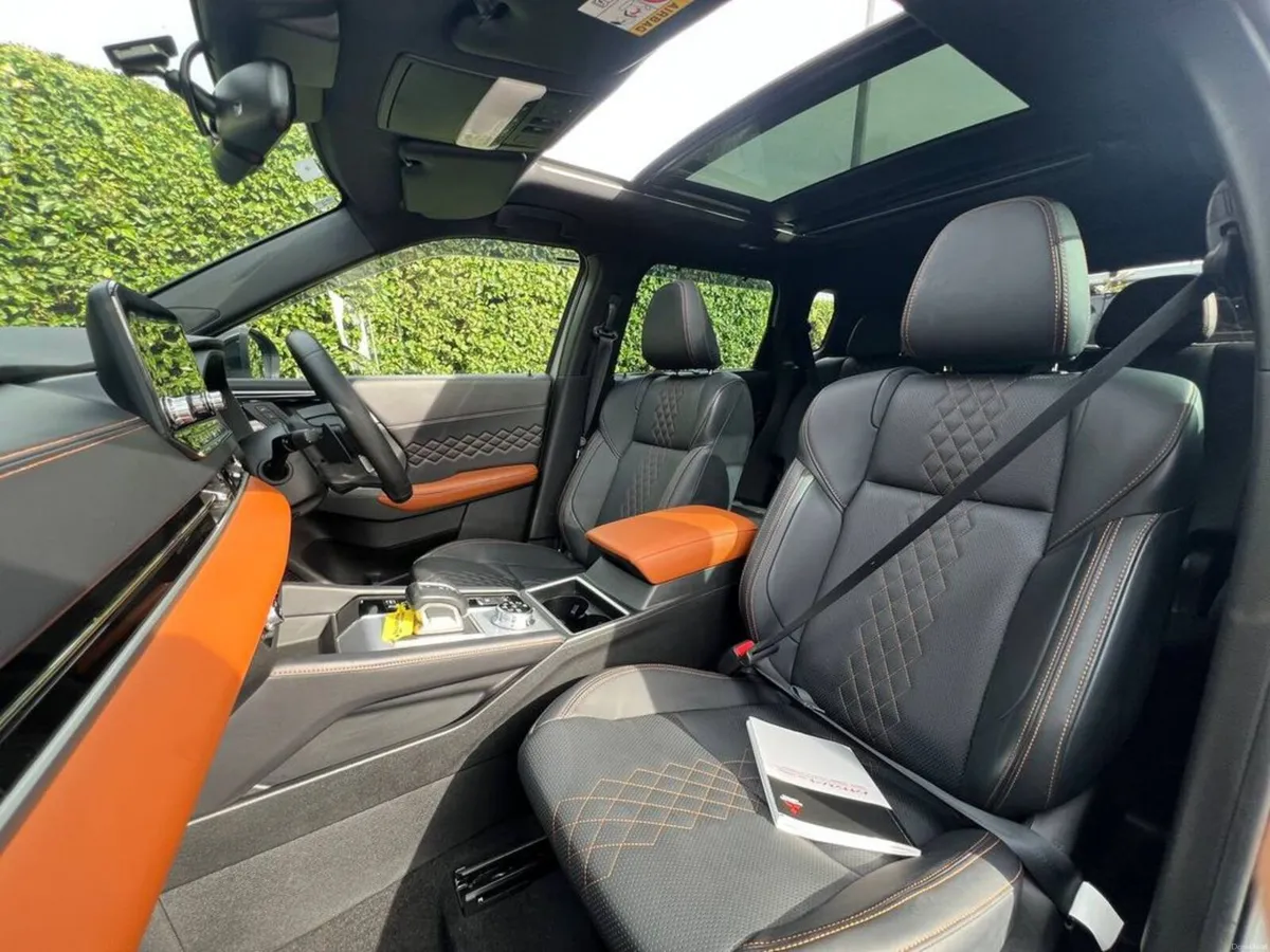 Mitsubishi Outlander 7-SEATER 2.4 HYBRID AUTO ** H - Image 2