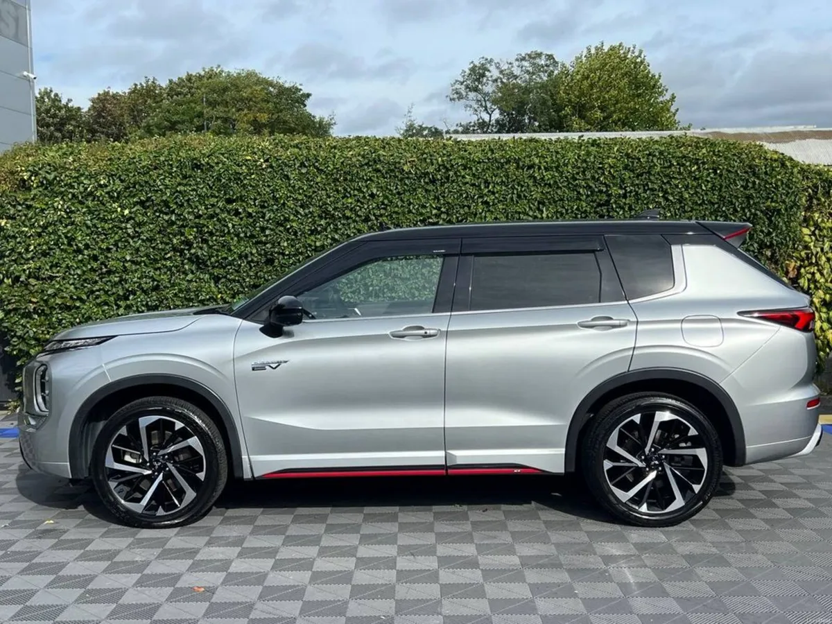 Mitsubishi Outlander 7-SEATER 2.4 HYBRID AUTO ** H - Image 4