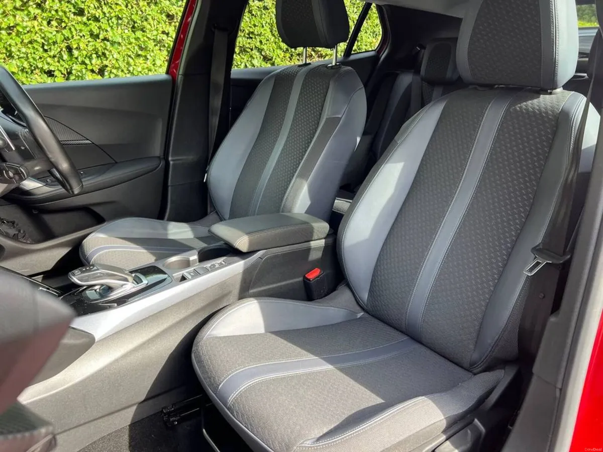 Peugeot 2008 ALLURE PREMIUM PURETECH 1.2 AUTO // D - Image 6