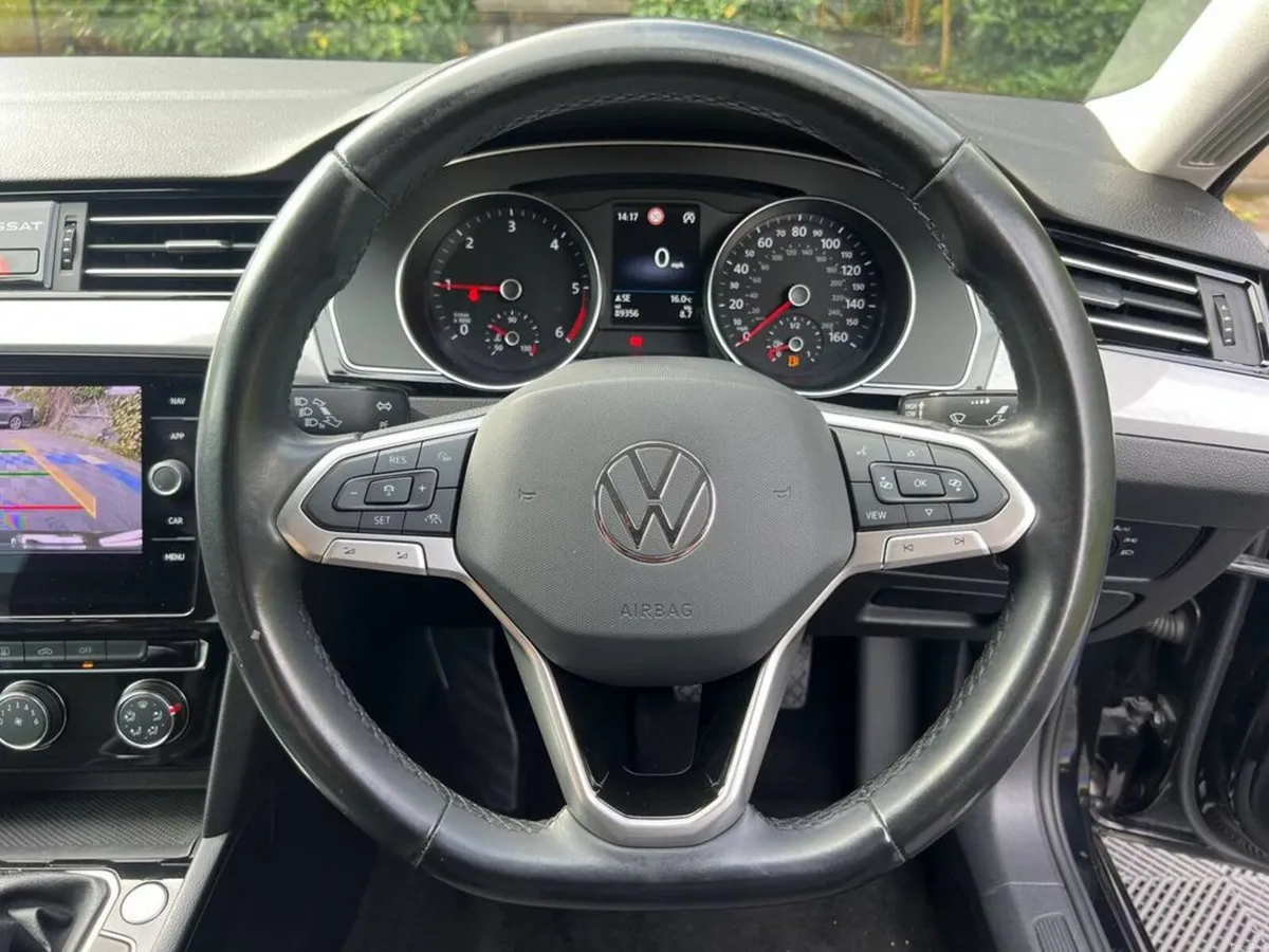 Volkswagen Passat SE NAV 2.0 TDI // APPLE CARPLAY/ - Image 4