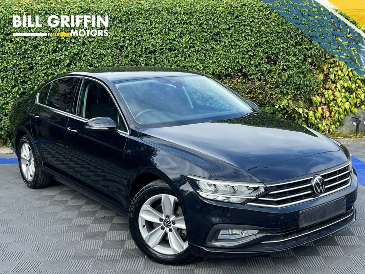 Volkswagen Passat SE NAV 2.0 TDI // APPLE CARPLAY/ - Image 1