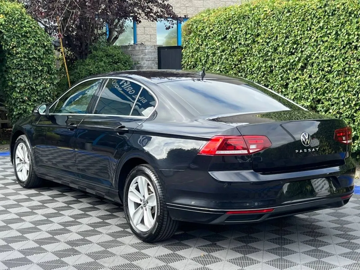 Volkswagen Passat SE NAV 2.0 TDI // APPLE CARPLAY/ - Image 5