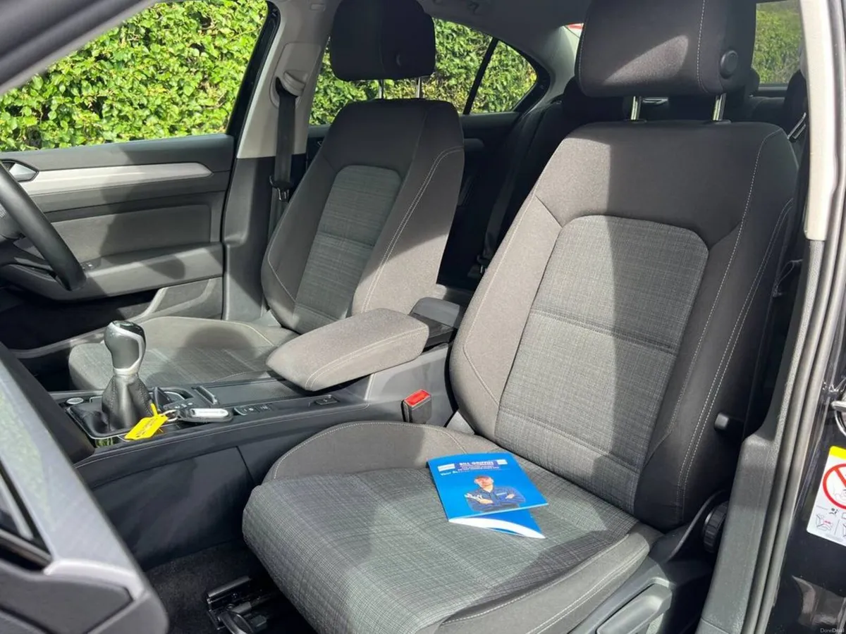 Volkswagen Passat SE NAV 2.0 TDI // APPLE CARPLAY/ - Image 6
