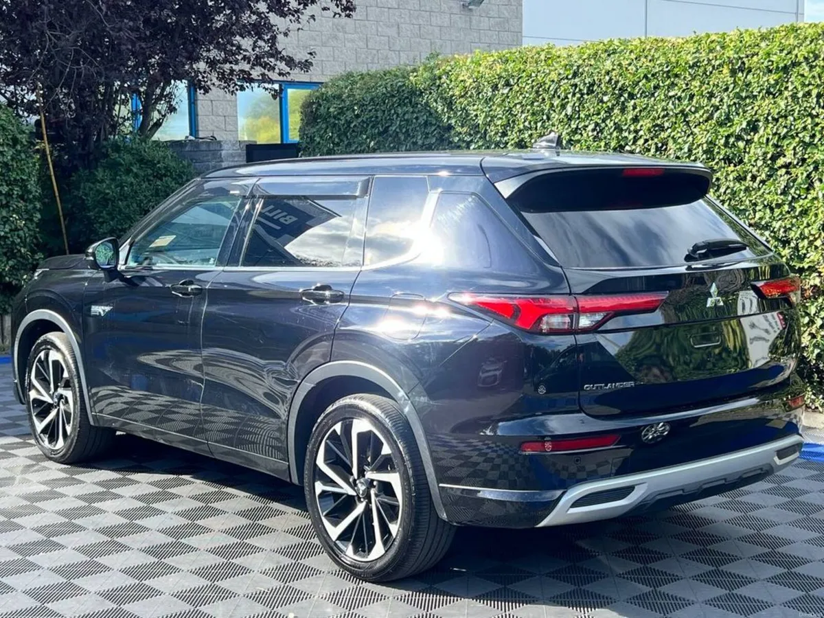 Mitsubishi Outlander 7-SEATER 2.4 HYBRID AUTO // F - Image 5