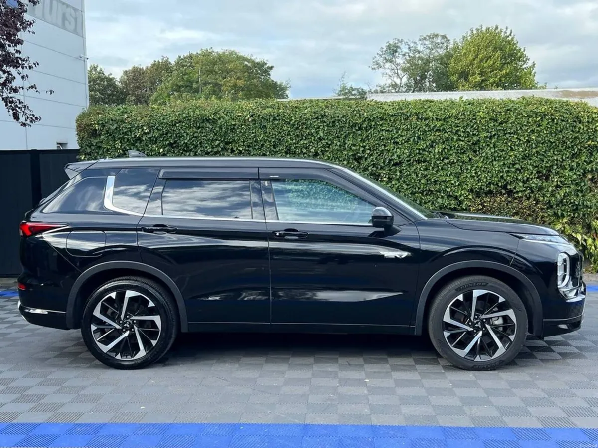 Mitsubishi Outlander 7-SEATER 2.4 HYBRID AUTO // F - Image 2