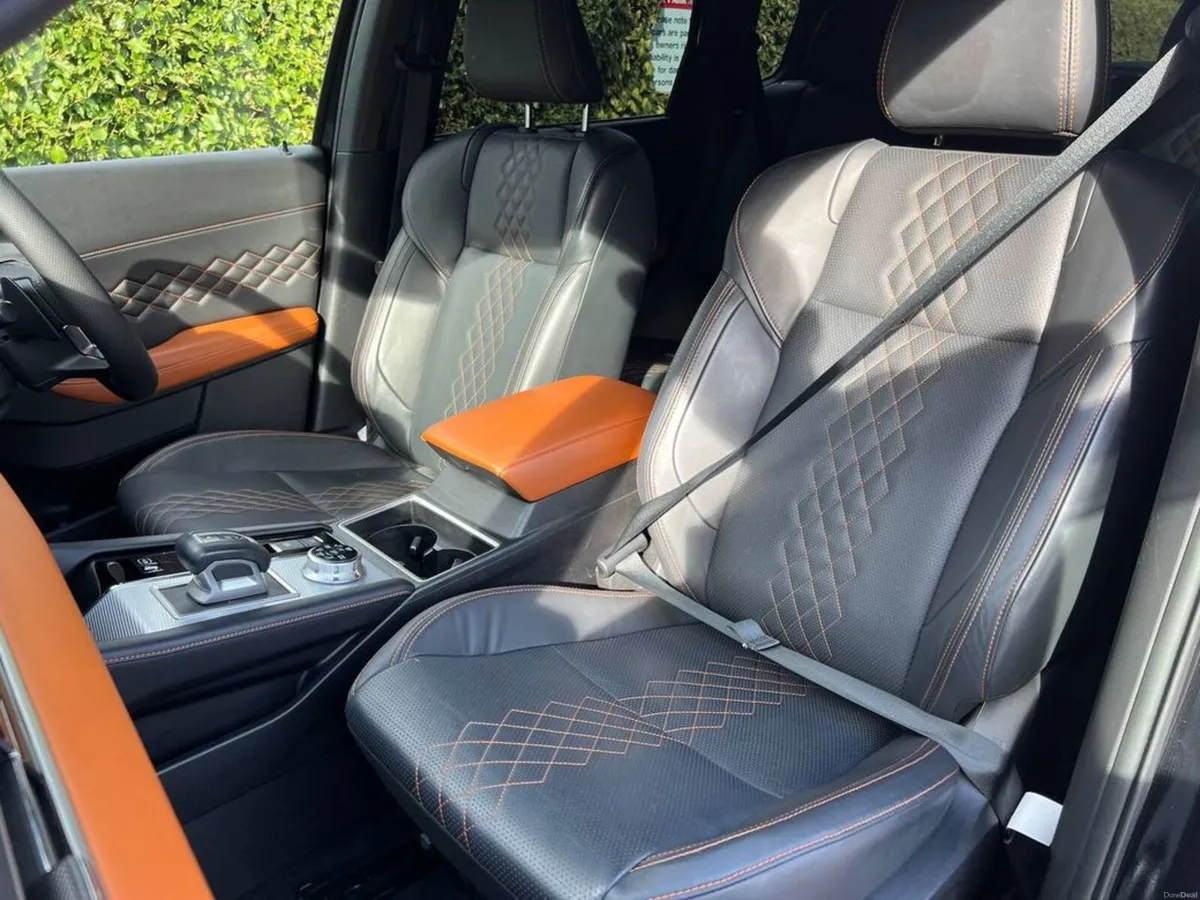 Mitsubishi Outlander 7-SEATER 2.4 HYBRID AUTO // F - Image 6