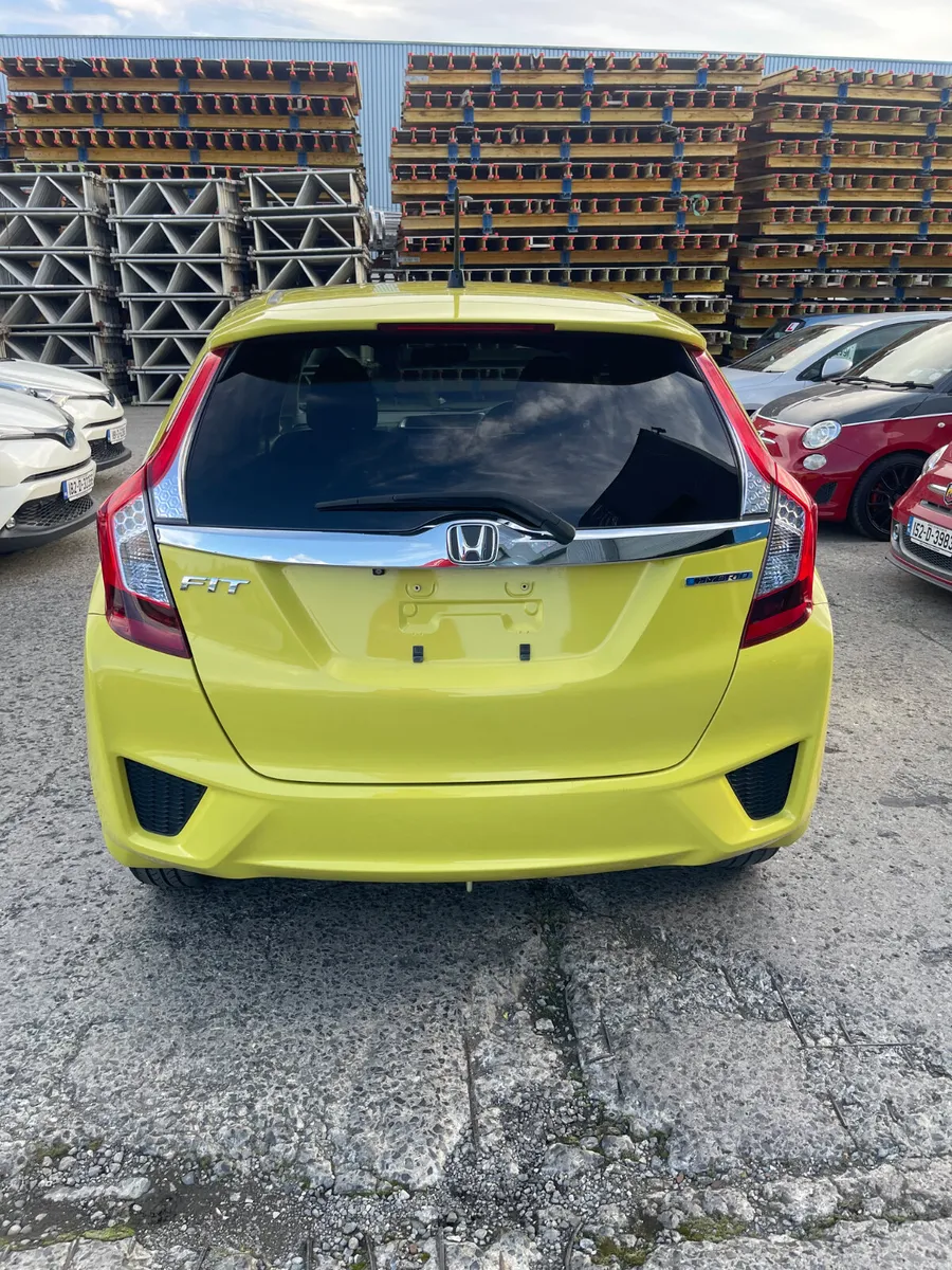 2015 Honda Fit hybrid automatic - Image 5