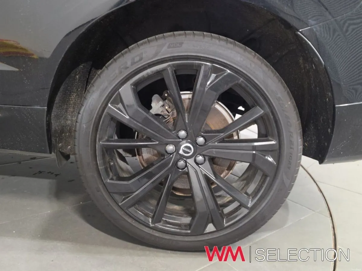 Volvo XC60 T6 AWD PHEV Plus Black Edition - Image 6