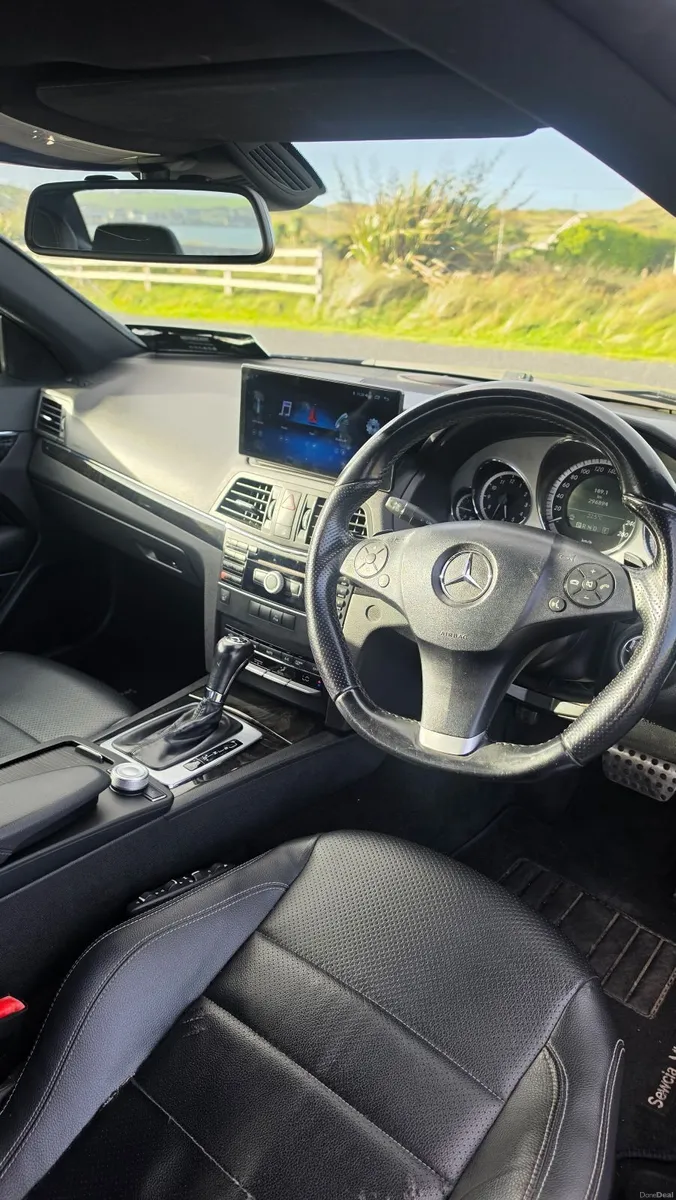 Mercedes-Benz E-Class 2011 - Image 6