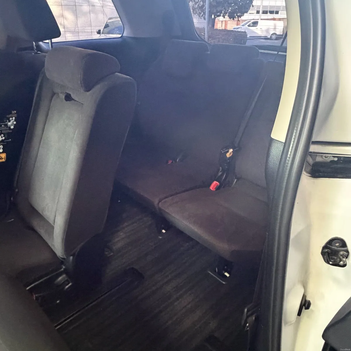 Toyota Estima - Image 3