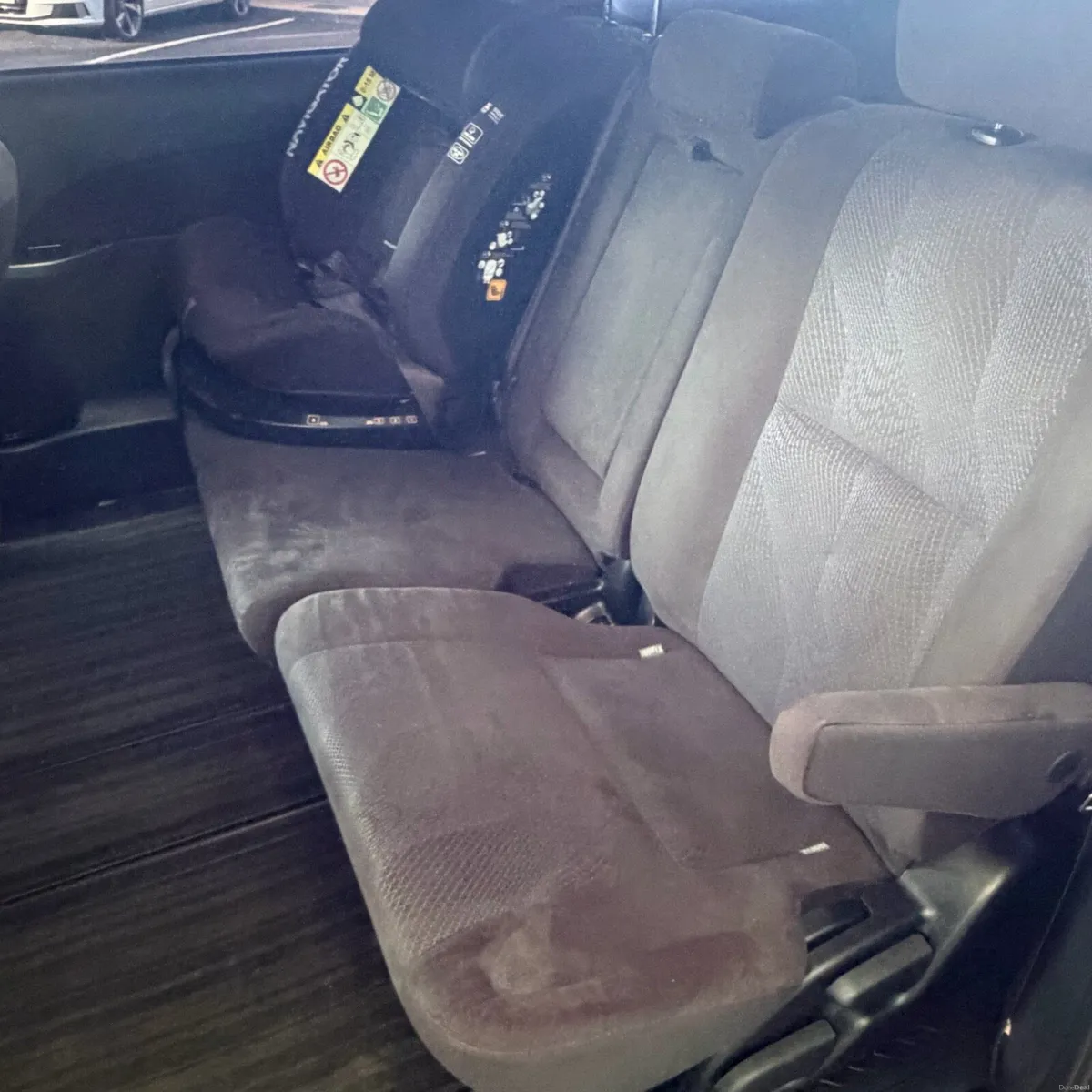 Toyota Estima - Image 2