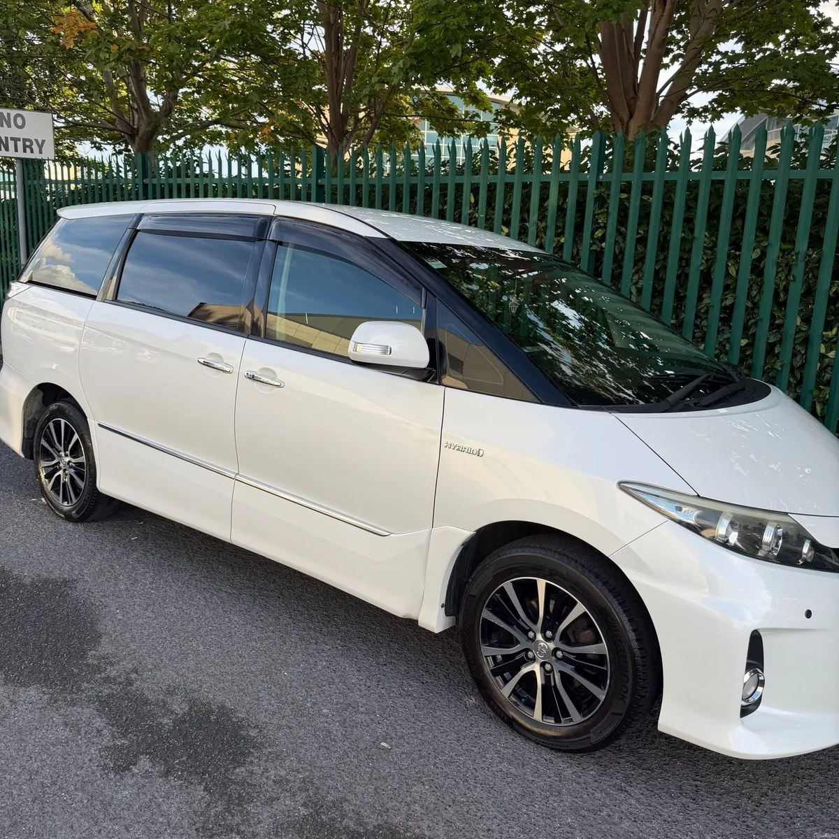 Toyota Estima - Image 4