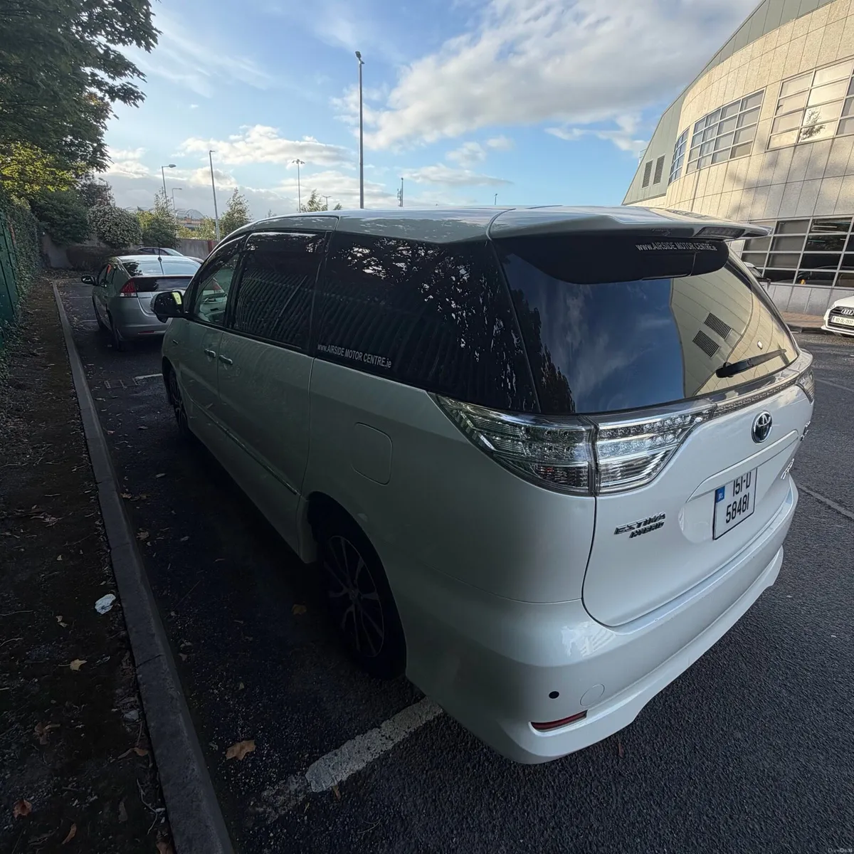 Toyota Estima - Image 6