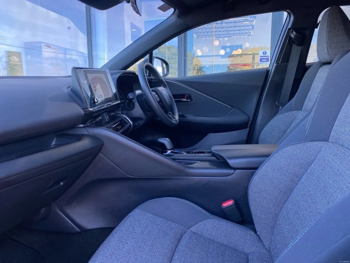 Toyota C-HR C-HR HEV Sport - Image 6