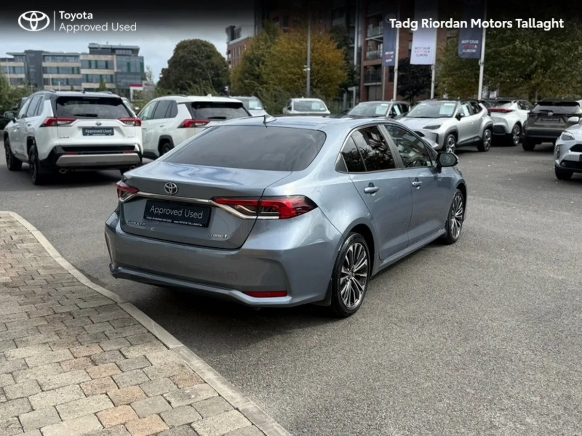 Toyota Corolla HEV LUNA SPORT SALOON - Image 2