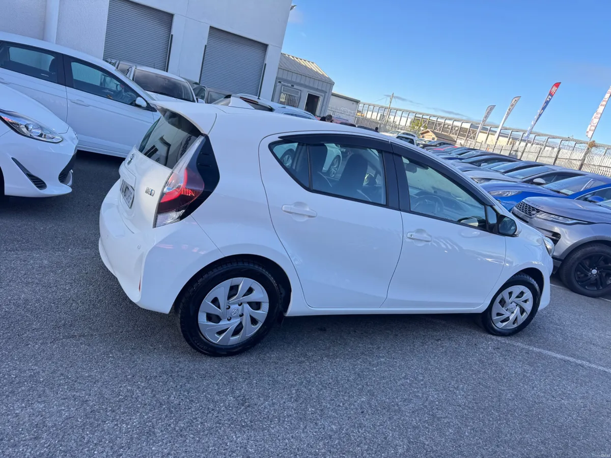 2021 TOYOTA AQUA 1.5 HYBRID - Image 6