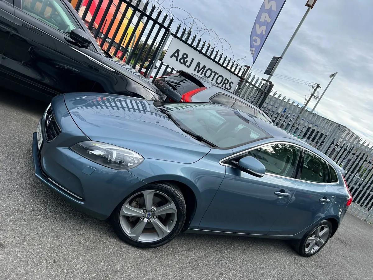 2015 VOLVO V40 AUTOMATIC - Image 2