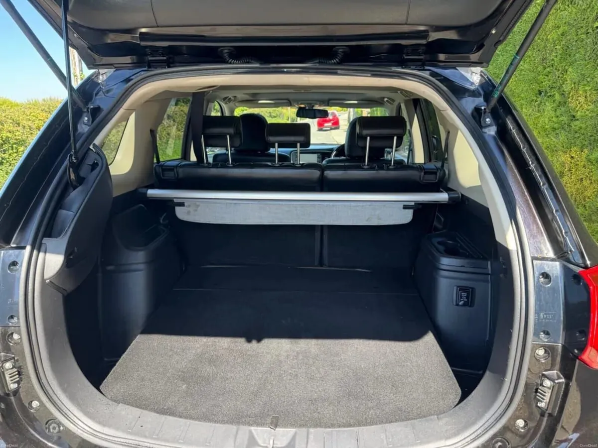 2016 Mitsubishi Outlander 4H PHEV - Image 2
