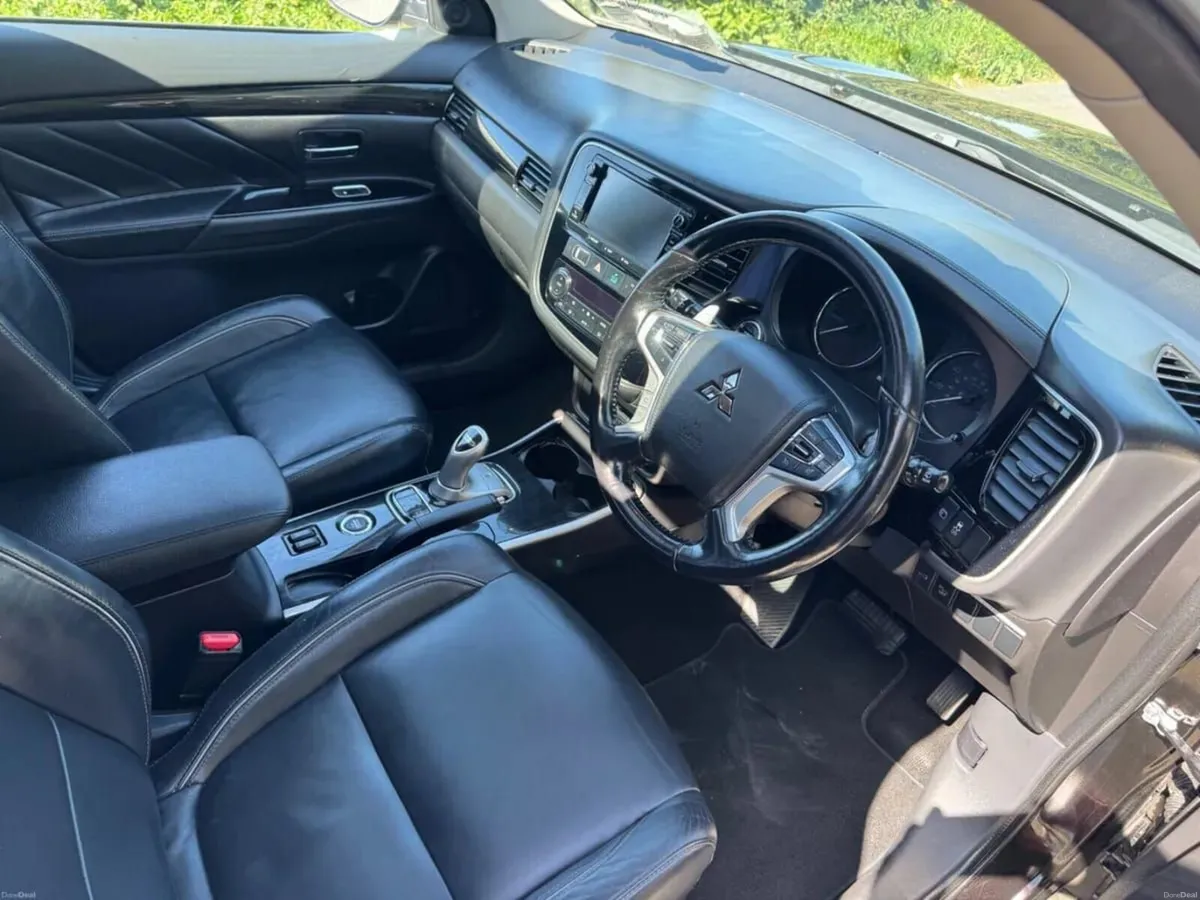 2016 Mitsubishi Outlander 4H PHEV - Image 3