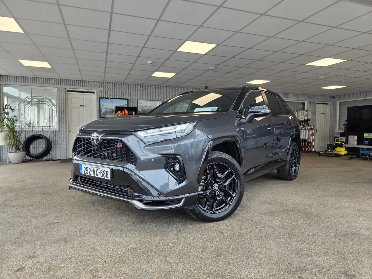 Toyota RAV4 2.5 PHEV AWD-i GR SPORT 2025 - Image 2
