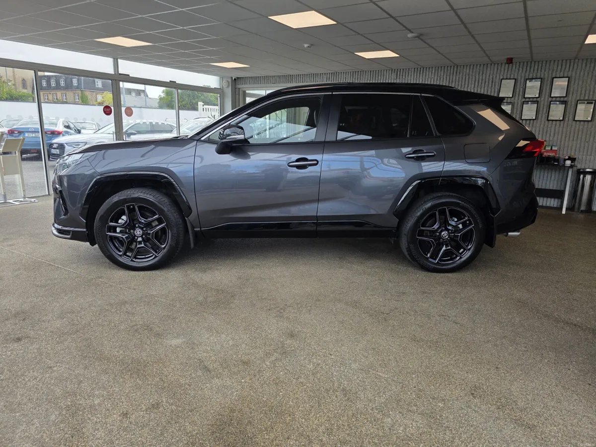 Toyota RAV4 2.5 PHEV AWD-i GR SPORT 2025 - Image 6