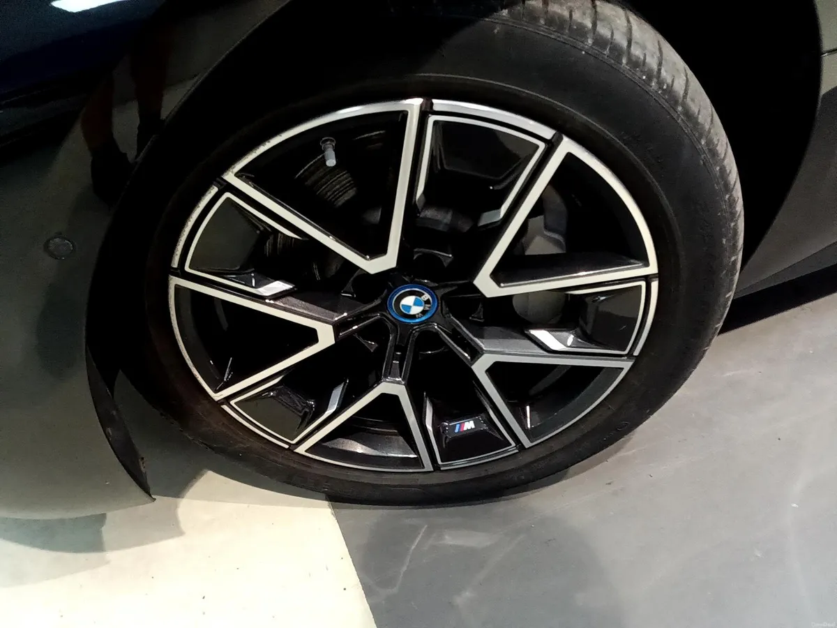 2022 BMW i4 EDRIVE40 M SPORT - Image 5