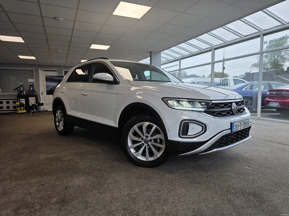 Volkswagen T-ROC EDITION 75 1.0TSI M6F 116HP 2025 - Image 1
