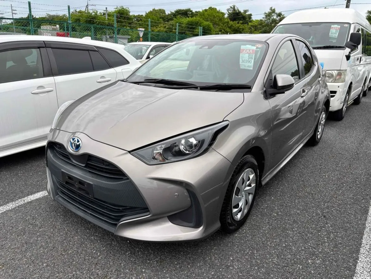 Toyota Yaris HYBRID X - Image 3