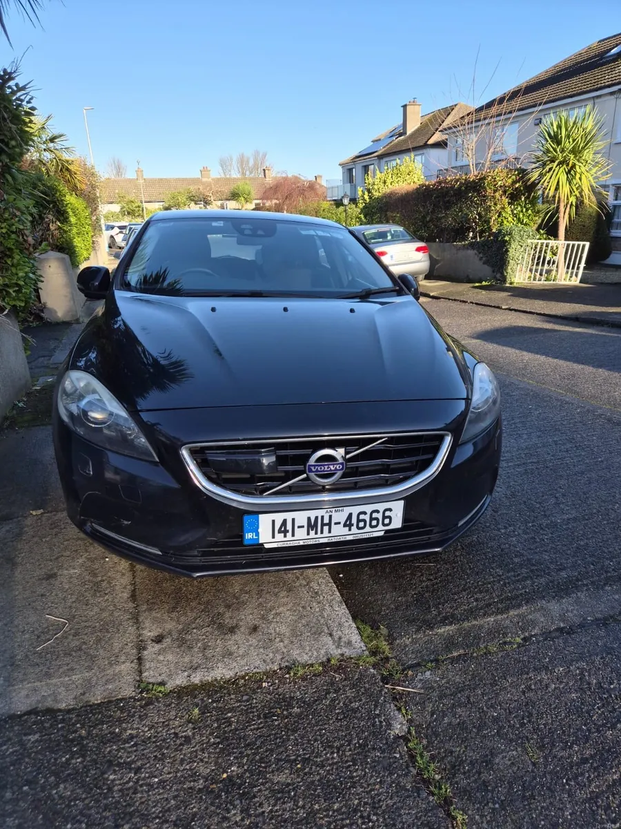 Black Volvo V40 - Image 3