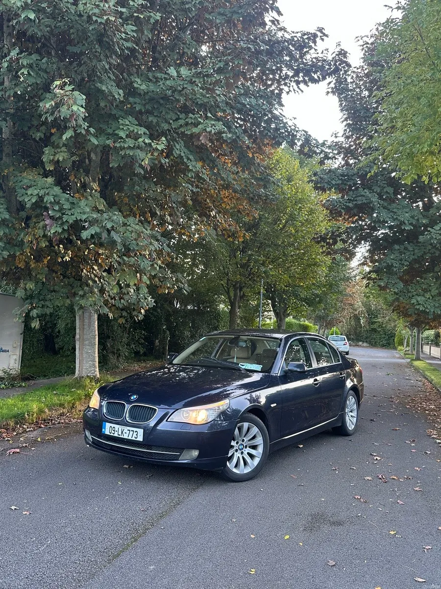 2009 bmw 520D - Image 1