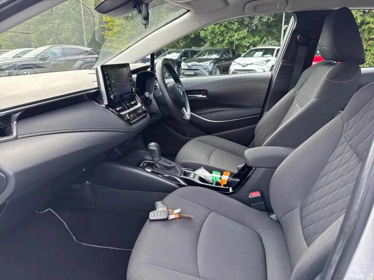 Toyota Corolla COROLLA HYBRID LUNA SAL - Image 6
