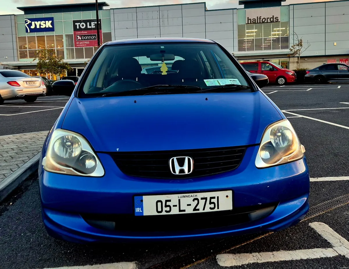 2005 Honda Civic 1.4 Petrol Hatchback

240,000 km - Image 1
