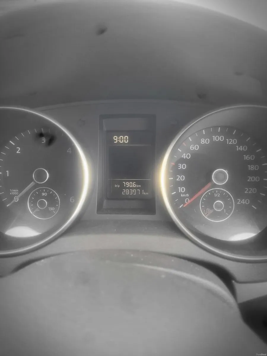 Volkswagen Golf 2010 - Image 1