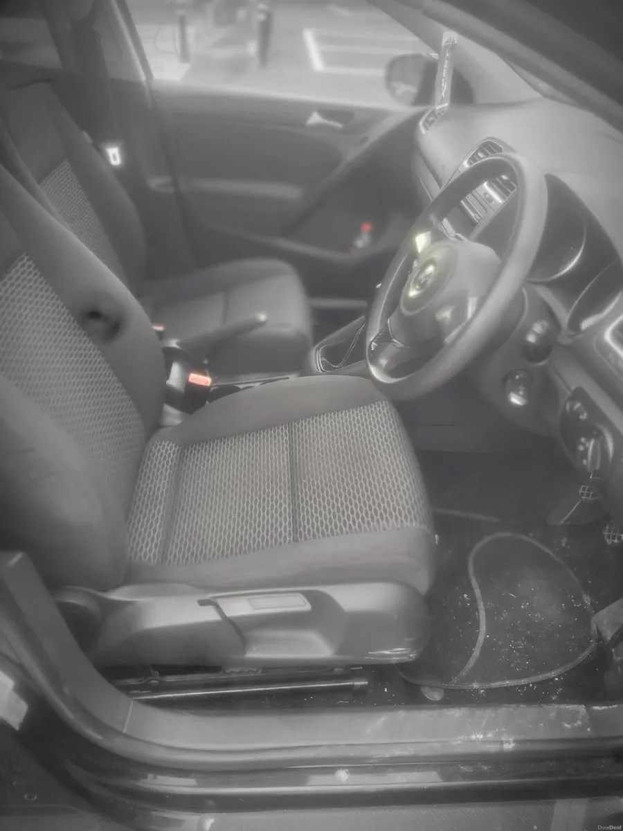 Volkswagen Golf 2010 - Image 4