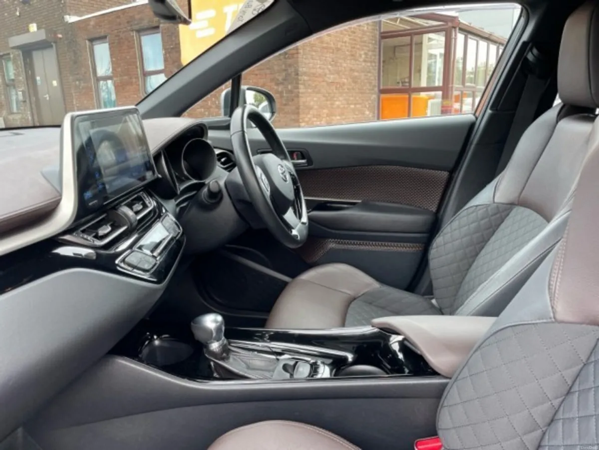 Toyota C-HR SOL - Top Spec - 1.8 Hybrid - Sat Nav/ - Image 6
