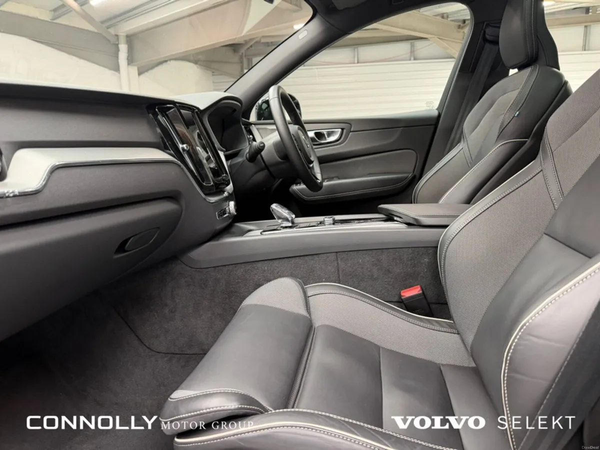 Volvo XC60 T6 Plus | €544pm | Dark Theme | Plug In - Image 4