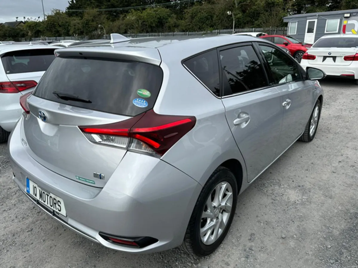 Toyota Auris 1.8L Automatic  Pertol Hybrid Low Mil - Image 4