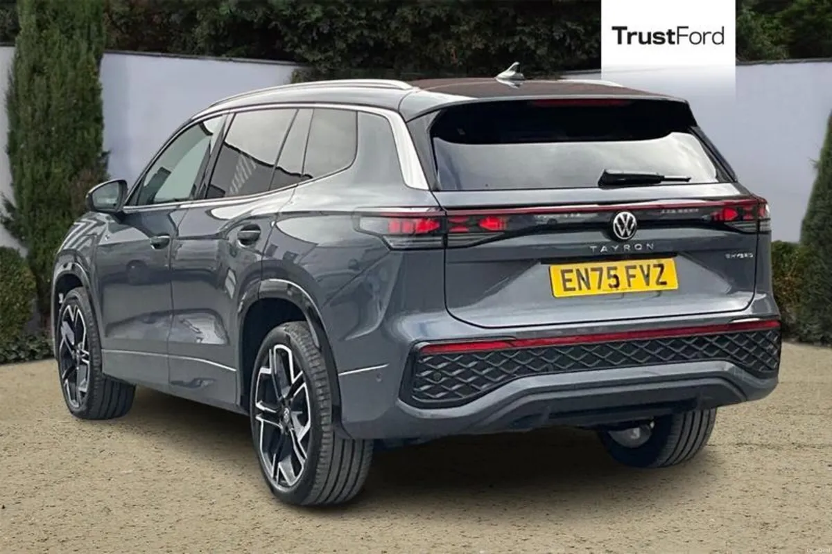 Volkswagen Tayron 1.5 TSI eHybrid R-Line 5dr DSG6 - Image 2